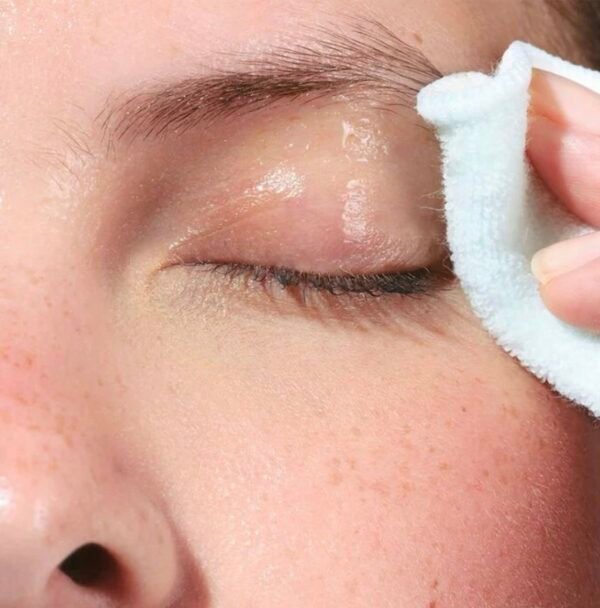 كلارنس
مزيل مكياج العيون الفوري المنظف