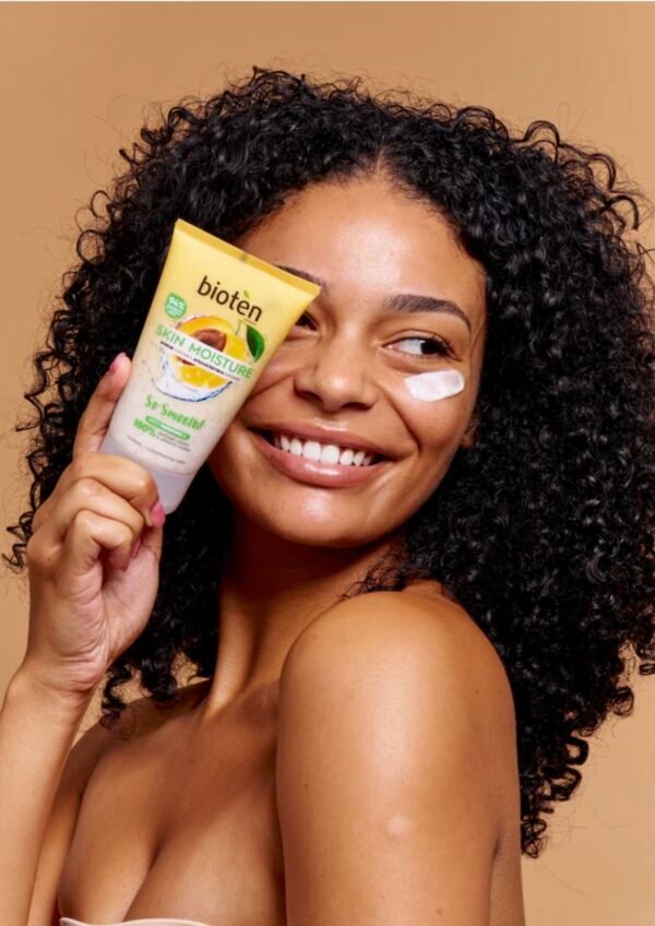 مقشّر Bioten Skin Moisture بالمشمش