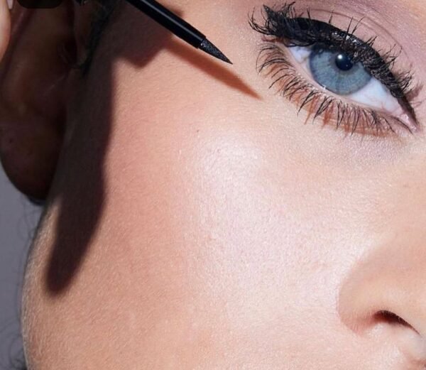 IsaDora Glossy Eyeliner Waterproof – 40 Chrome Black