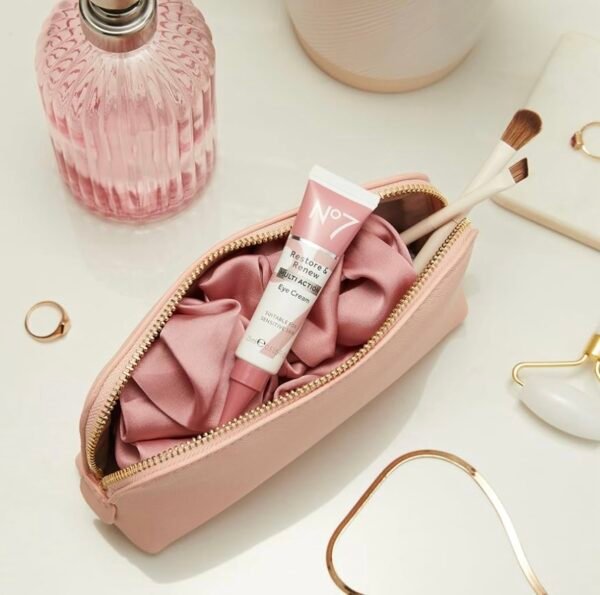 كريم العين No7 Restore & Renew Multi Action 👀💗
إذا الهالات والخطوط