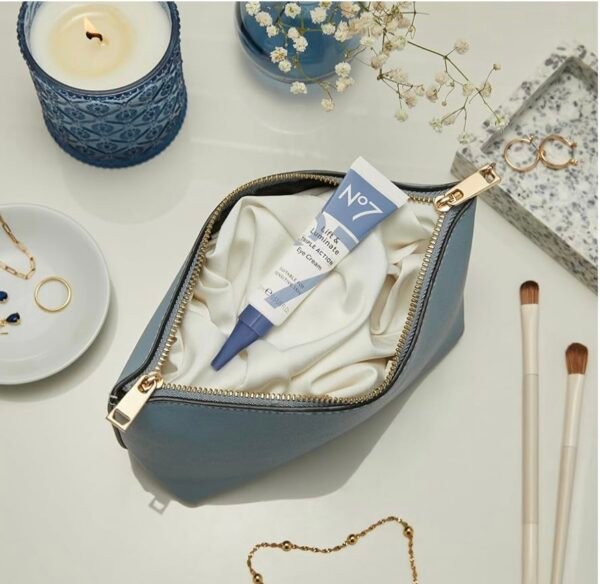 كريم العين No7 Lift & Luminate Triple Action 👀💙
إشراقه مع شد