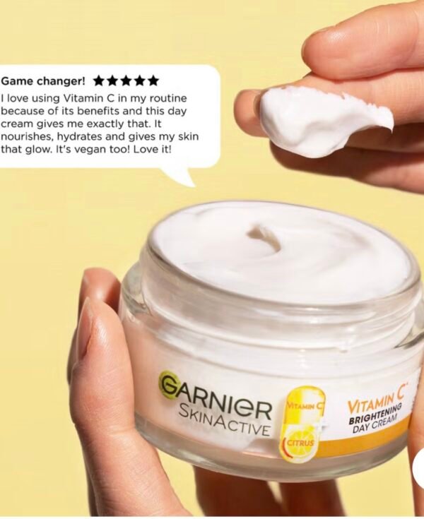 Garnier Vitamin C Brightening Day Cream
كريم نهاري يفتح ويغذّي البشرة ويخلّيها مضيّة من أول استعمال