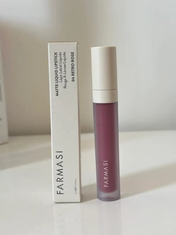 اللون: درجة ريترو روز (Retro Rose).

الماركة: فارمسي (Farmasi).

النوع: أحمر شفاه سائل بلمسة نهائية مطفية (Matte Liquid Lipstick).