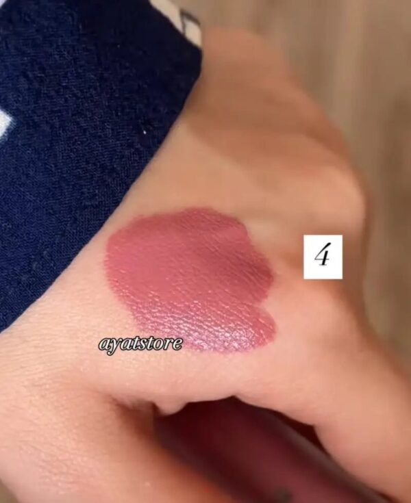 اللون: درجة ريترو روز (Retro Rose).

الماركة: فارمسي (Farmasi).

النوع: أحمر شفاه سائل بلمسة نهائية مطفية (Matte Liquid Lipstick).